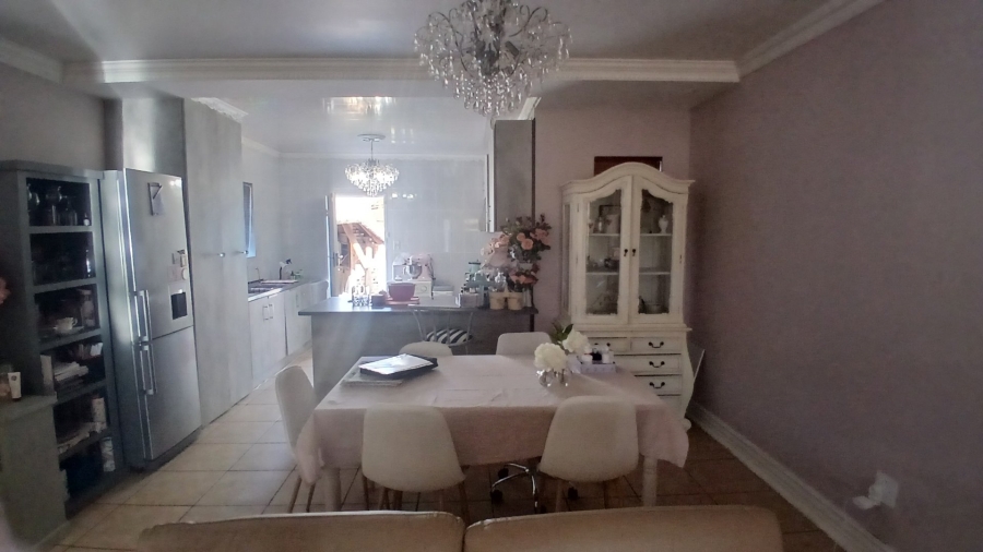 2 Bedroom Property for Sale in Langenhovenpark Free State
